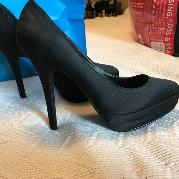 5 inch Satin Material Heels - size 9, Colin Stuart - Picture 7 of 9